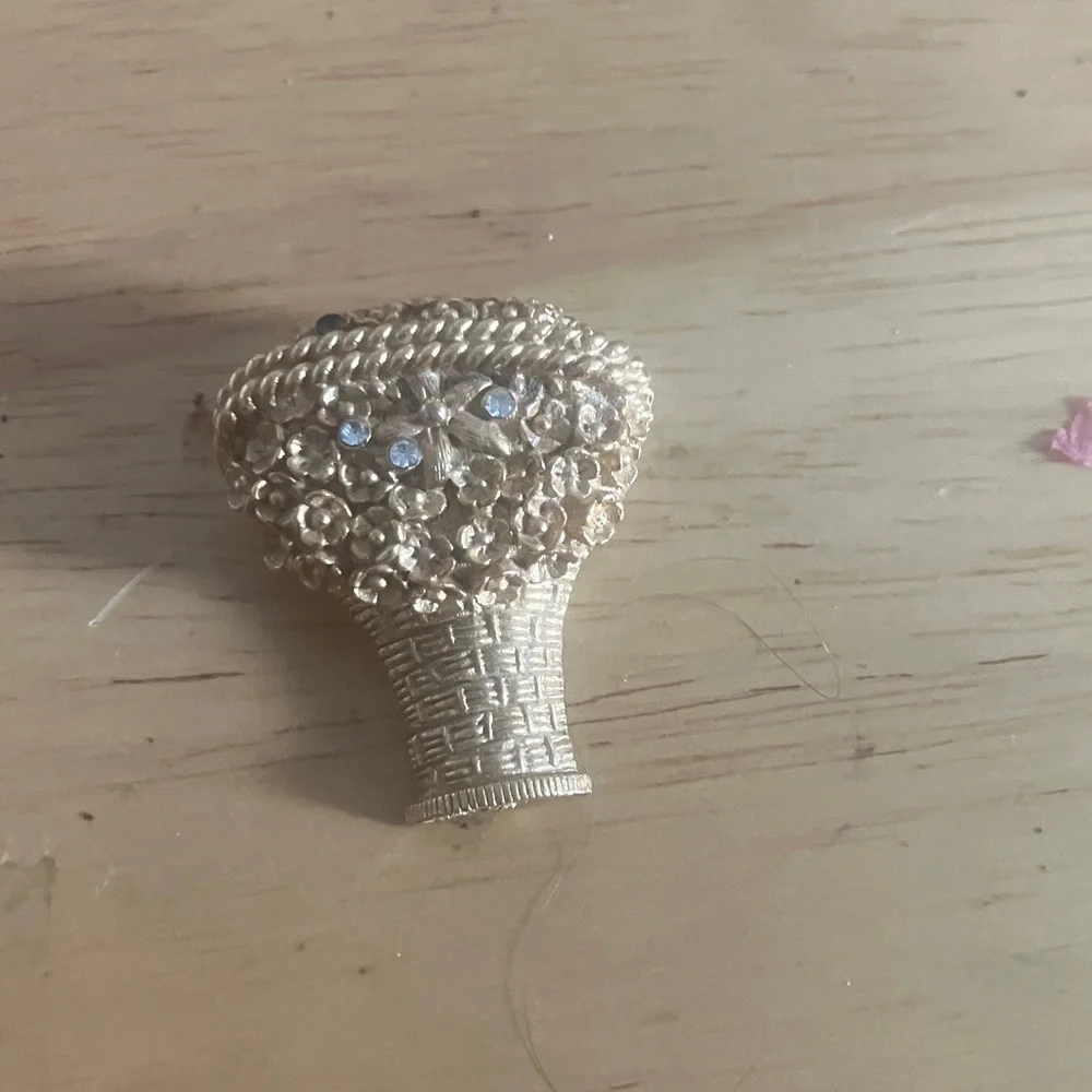 Elegant Gold tone Brooch